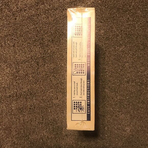 Natura Christmas Latch Hook Kit Holiday Floral National‎ Yarn Crafts New In Box - Picture 3 of 5